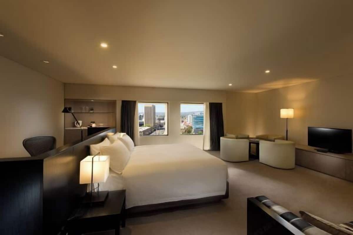 Ropa de cama de alta calidad, colchones con pillow-top y minibar