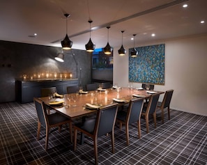 Breakfast, lunch and dinner served - Amora Hotel Adelaide (Adelaide)