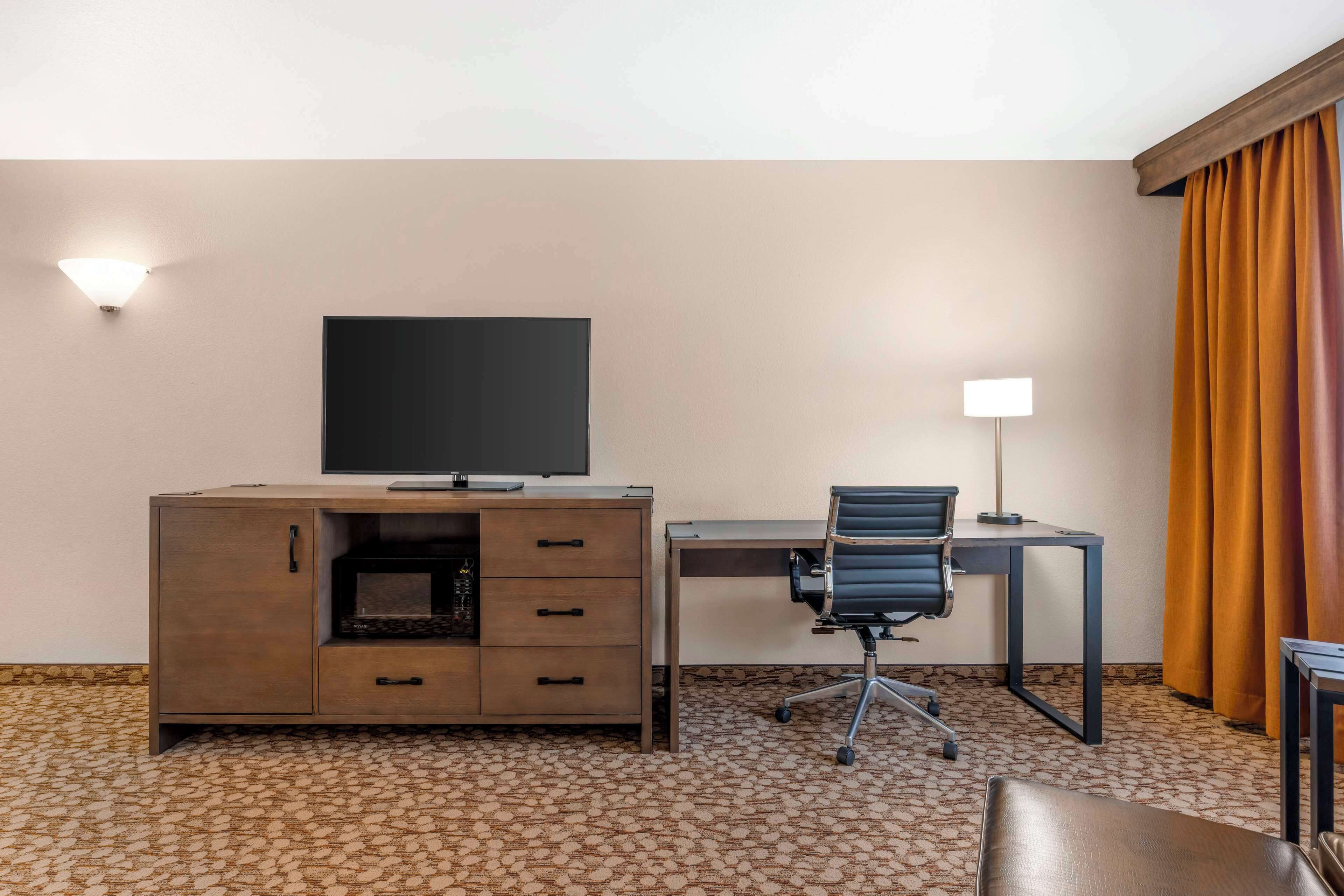 suite, 1 king bed, non smoking, refrigerator & microwave | in-room safe, desk, iron/ironing board, free wifi