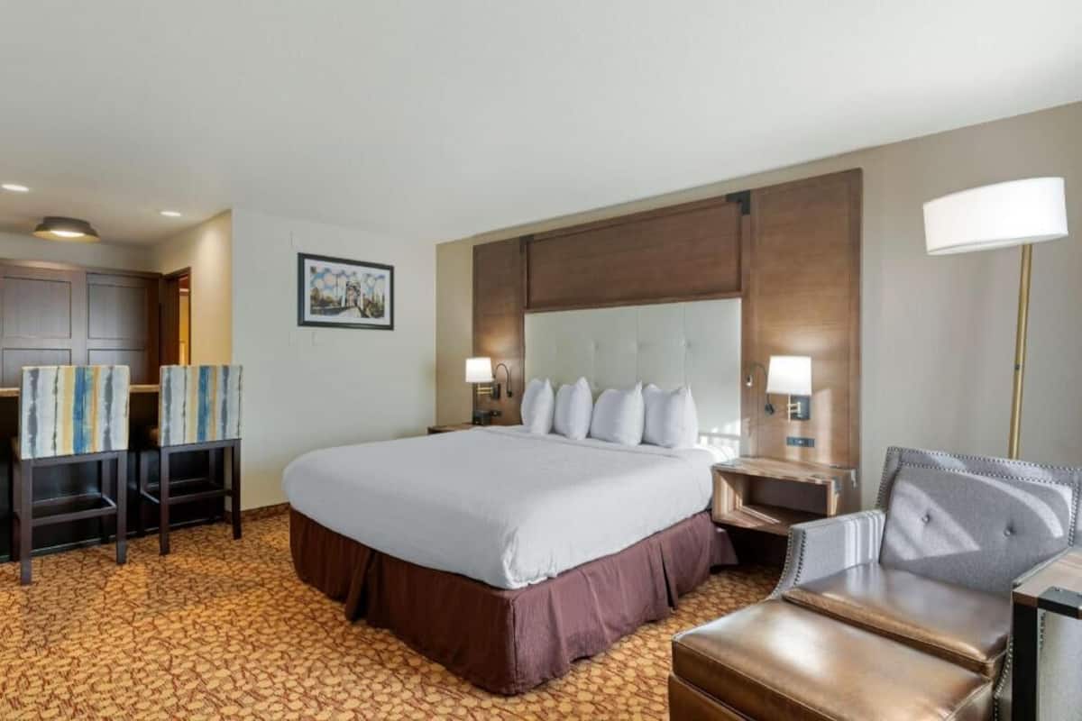In-room safe, desk, iron/ironing board, free WiFi