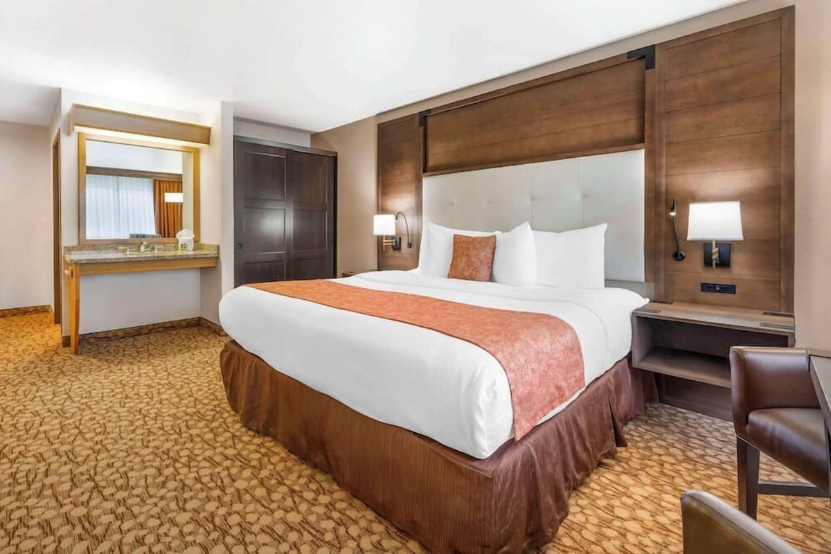 In-room safe, desk, iron/ironing board, free WiFi