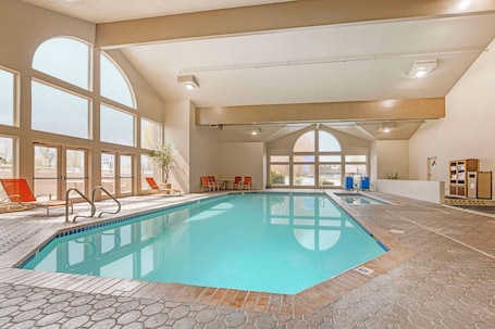Indoor pool, sun loungers