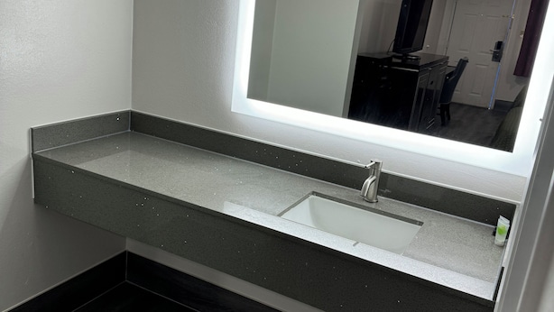 Chambre Standard | Salle de bain | Ensemble douche/baignoire, articles de toilette écologiques