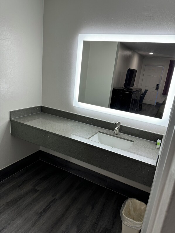 Standard Room | Bathroom