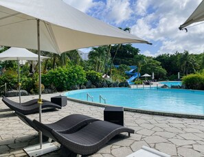 3 outdoor pools, pool umbrellas, sun loungers - Hotel Nikko Guam (Tamuning)