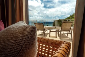 Ocean Front Suite with Lounge access (Breakfast at Restaurant, includes child) | In-room safe, desk, free WiFi, bed sheets