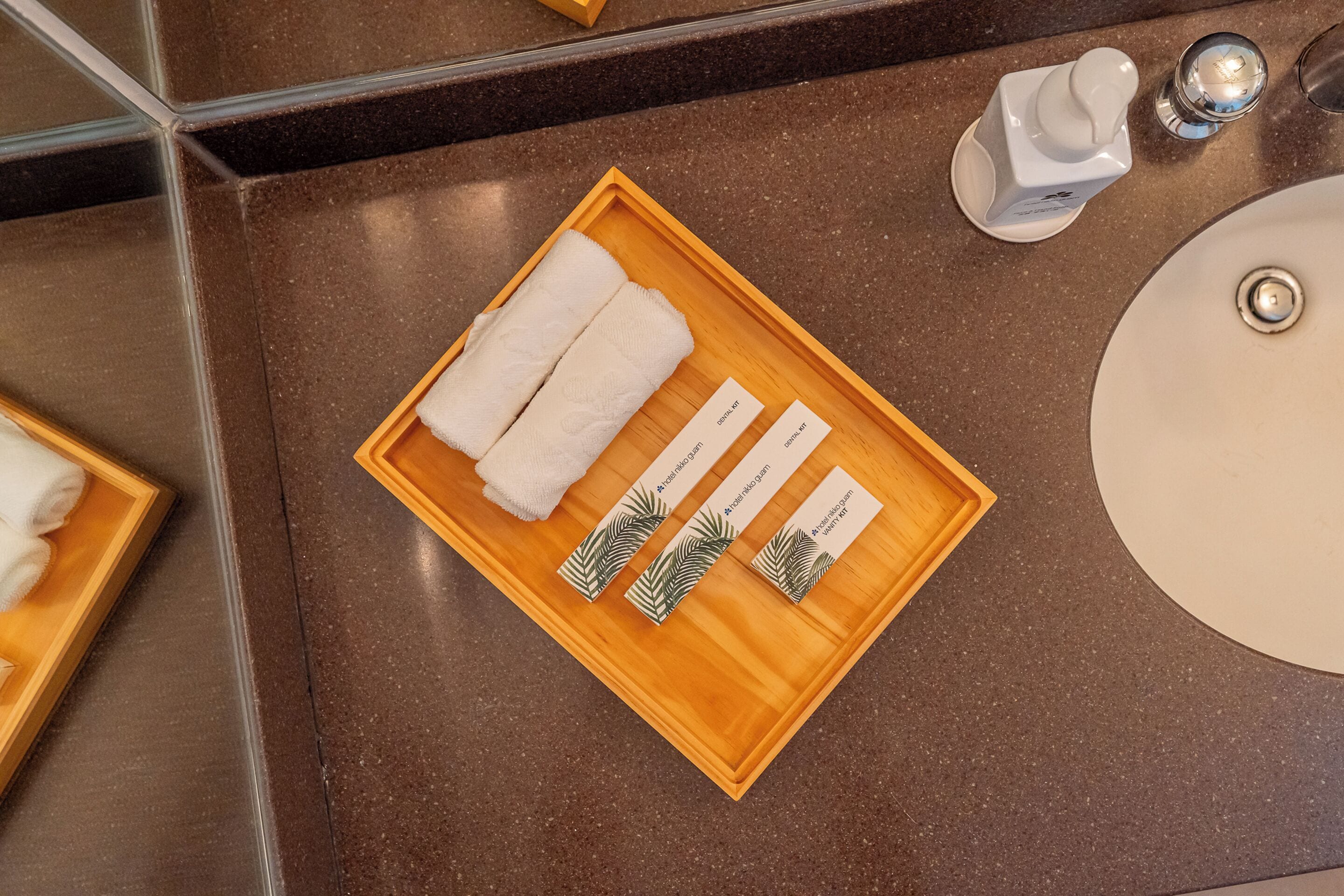 combined shower/bathtub, eco-friendly toiletries, hair dryer, slippers