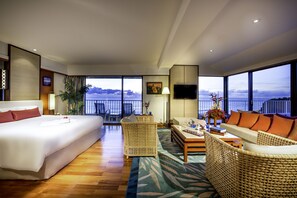 Ocean Front Suite with Lounge access (Breakfast at Restaurant, includes child) | In-room safe, desk, free WiFi, bed sheets