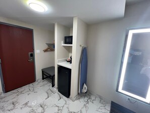 Rom – standard, 1 kingsize-seng, ikke-røyk | Skrivebord, strykejern/-brett og ekstrasenger (mot et tillegg)