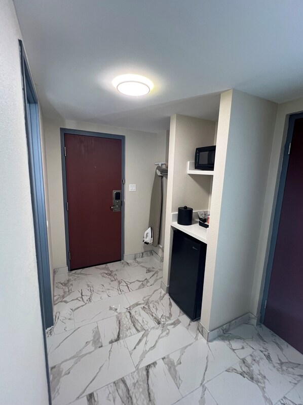 Una scrivania, ferro/asse da stiro, letti aggiuntivi (a pagamento)