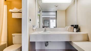 Zimmer, 1 Queen-Bett | Badezimmer