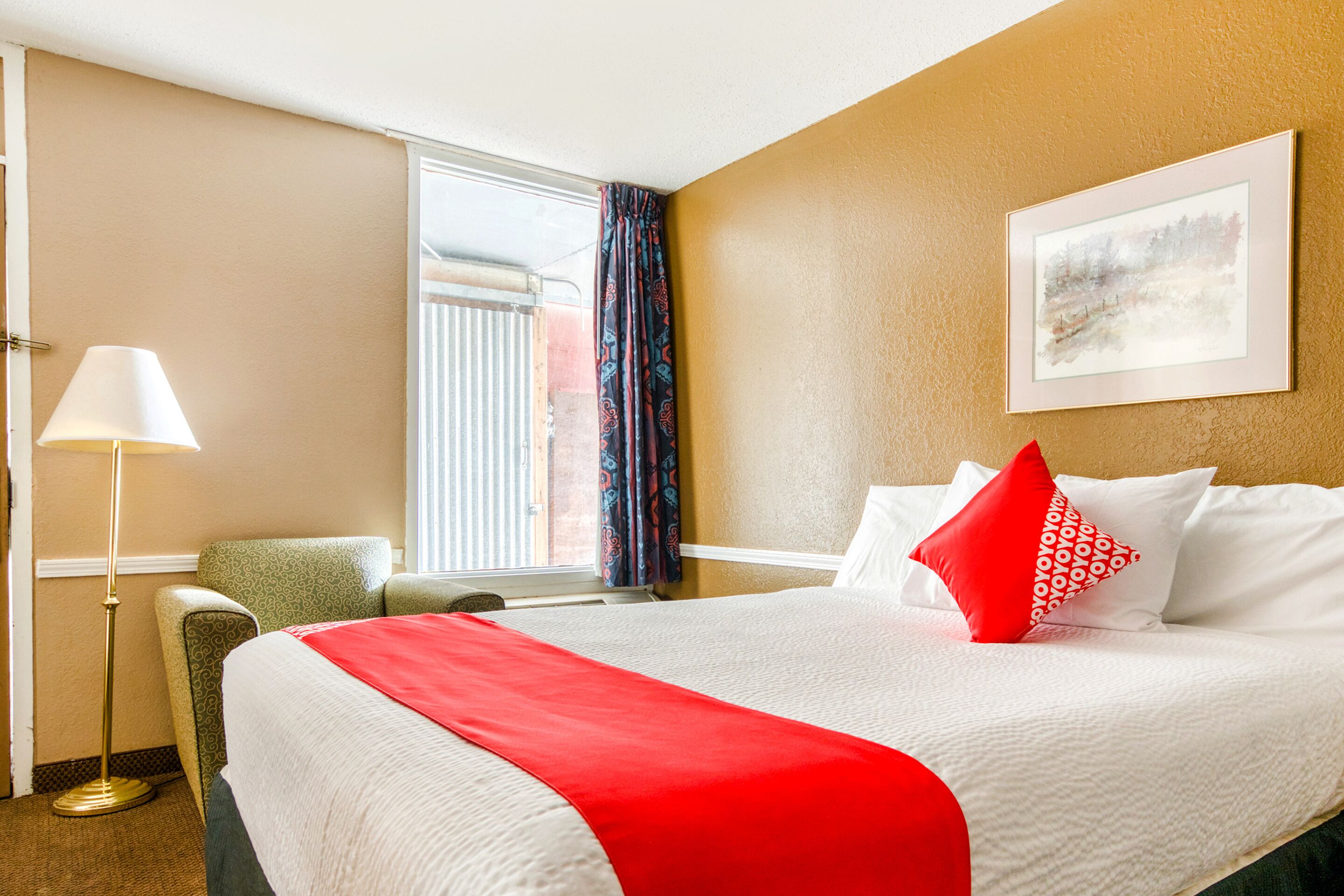 Room, 1 King Bed | Desk, iron/ironing board, free WiFi, bed sheets