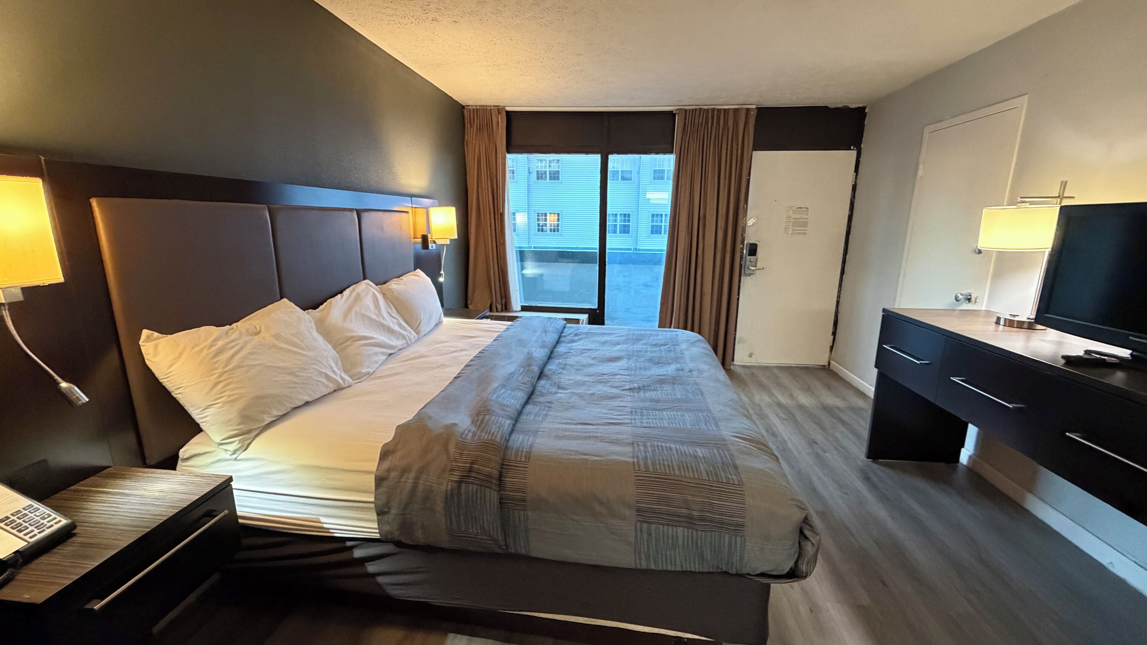 Roupas de cama premium, camas Select Comfort, quartos à prova de som