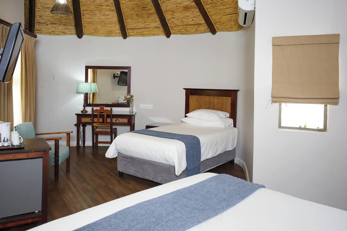 Room, 2 Twin Beds, Garden View | 1 bedroom, premium bedding, minibar, in-room safe