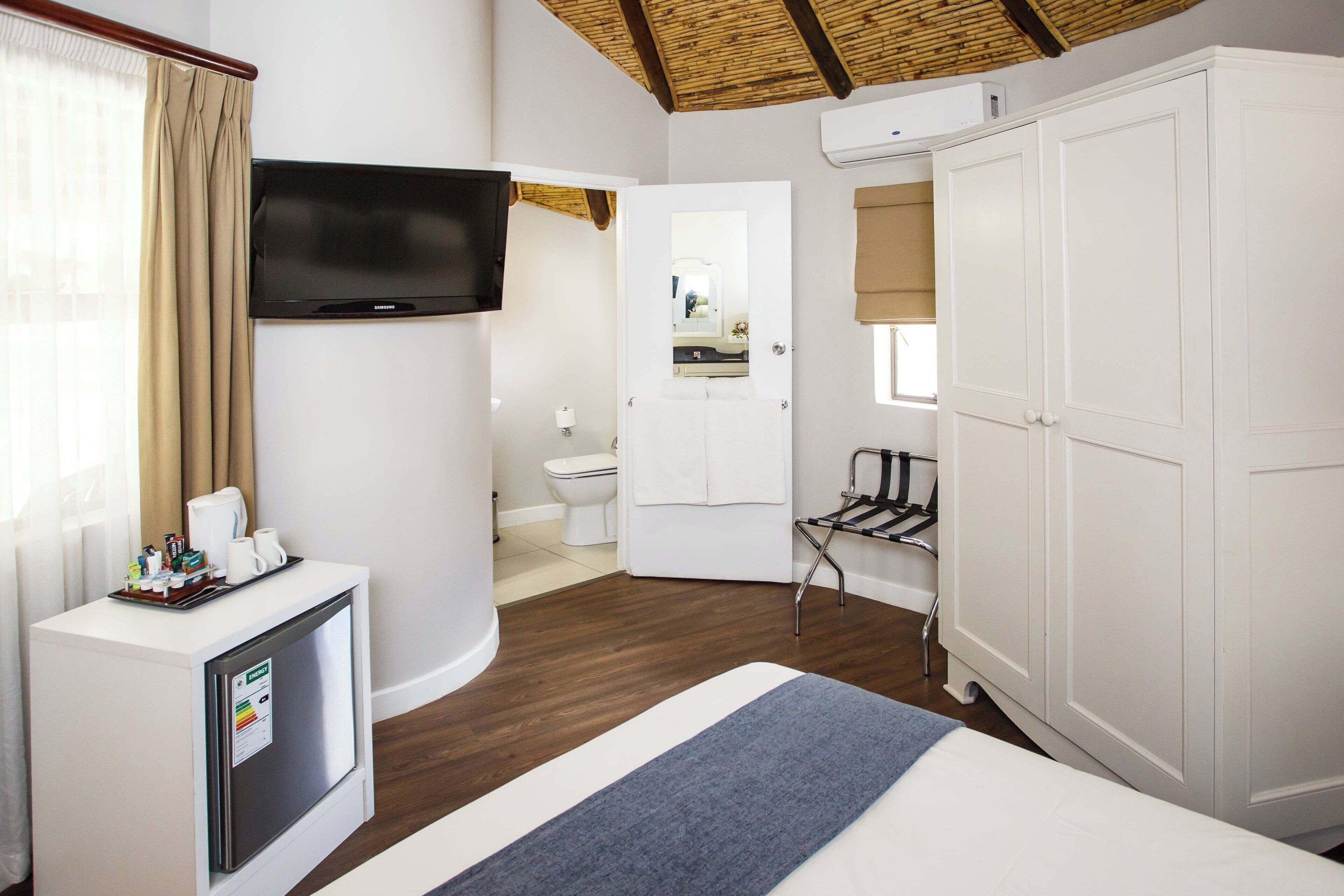 1 bedroom, premium bedding, minibar, in-room safe