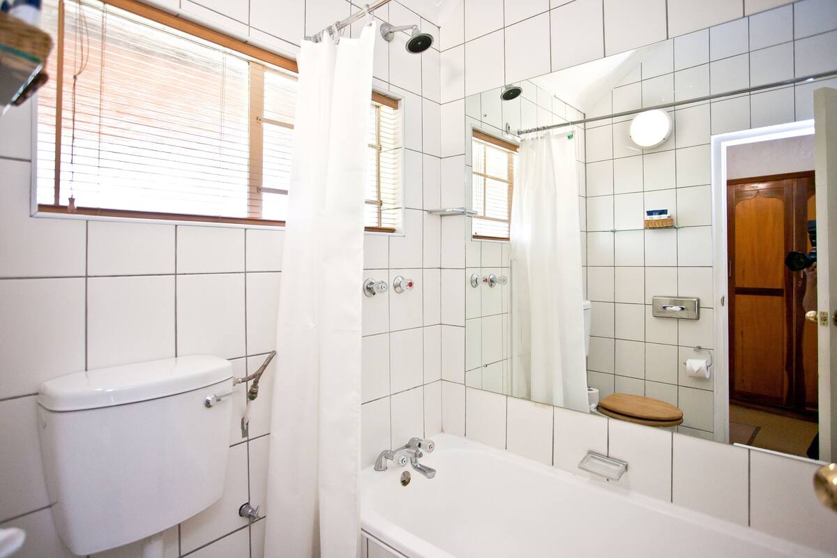 standard twin chalet | bathroom | shower, eco-friendly toiletries, hair dryer, towels