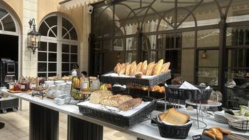 Daily buffet breakfast for a fee