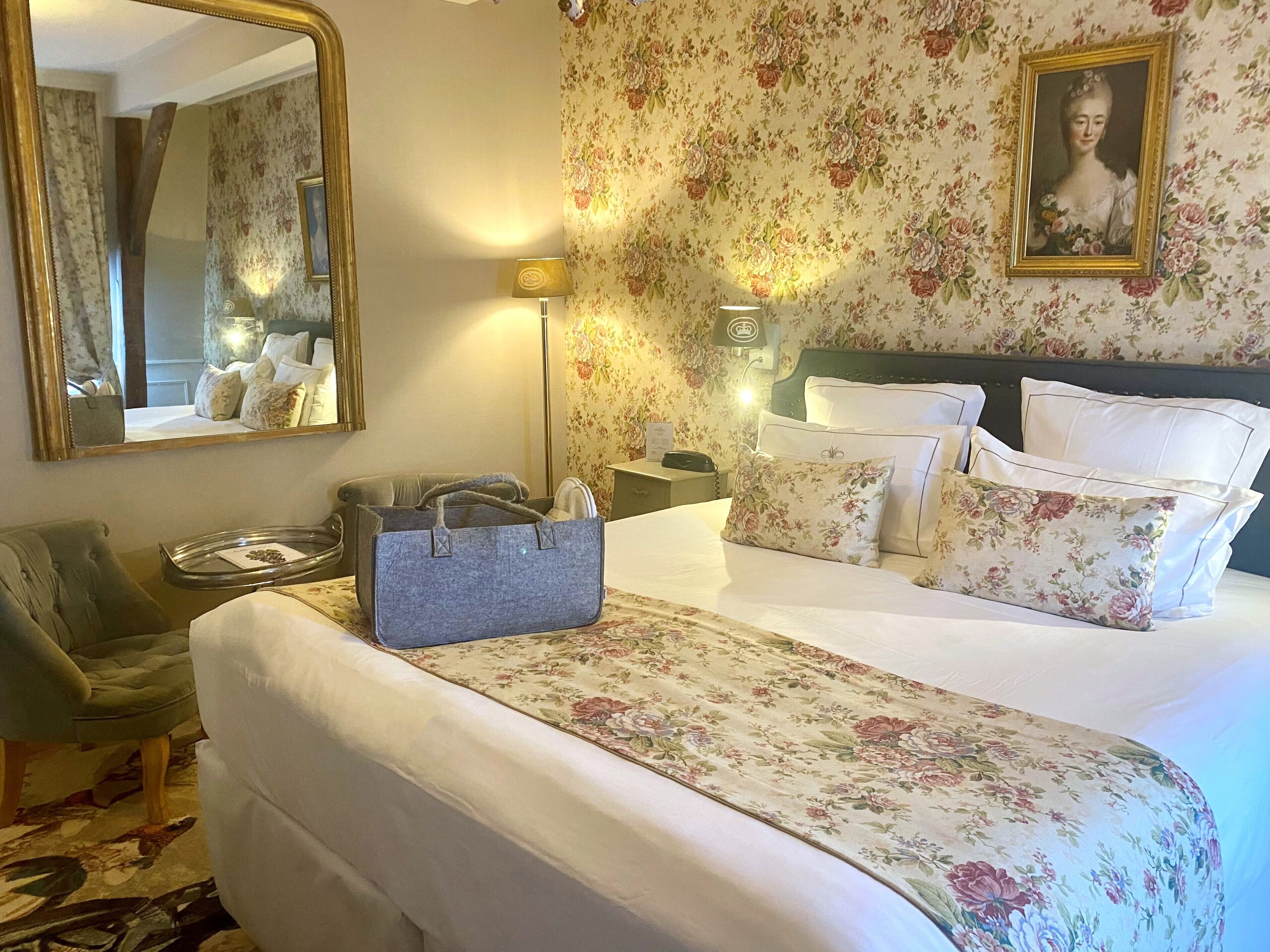 comfort room, 1 double bed, non smoking (twin bed on request) | premium bedding, minibar, in-room safe, desk