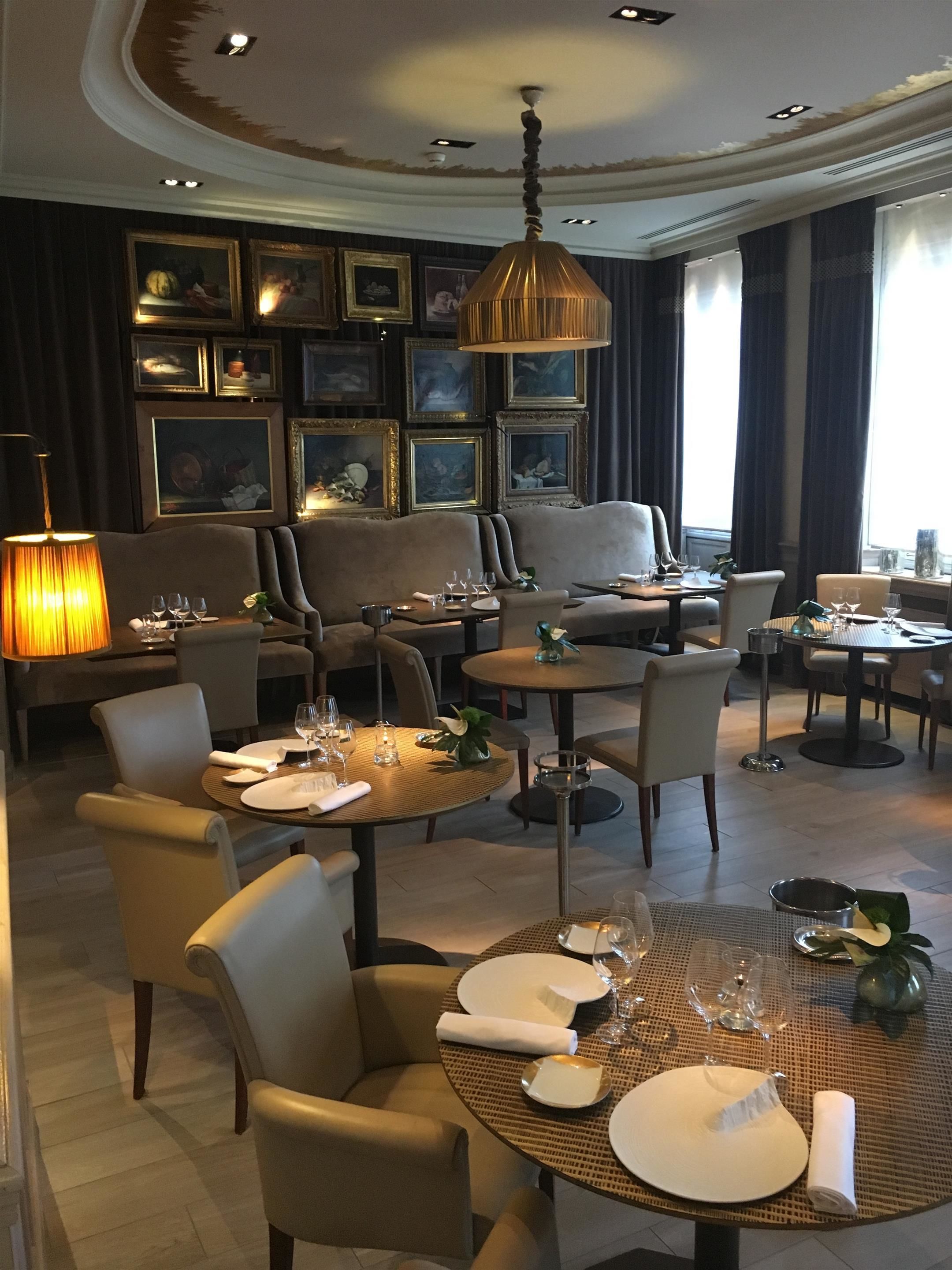 2 restaurants, lunch, dinner served; french cuisine