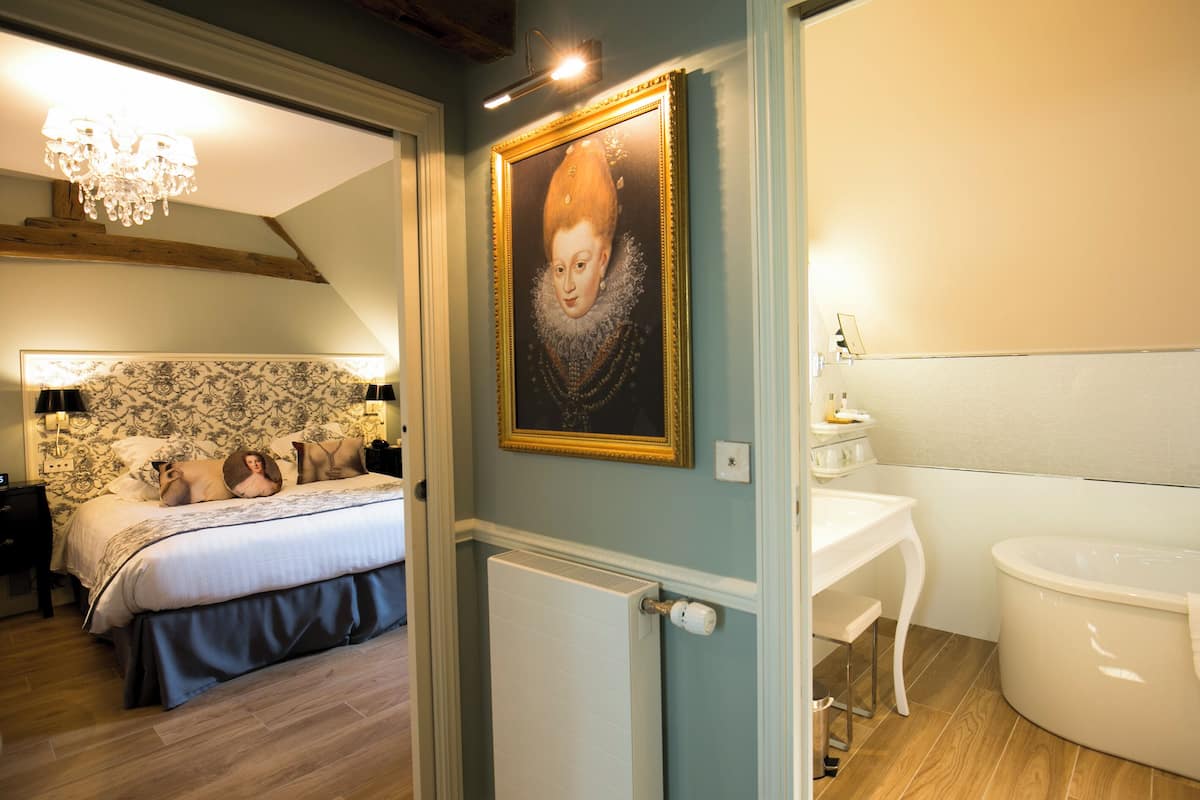 Deluxe Room, 1 Queen Bed, Non Smoking (Larger Room;Twin bed on request)
