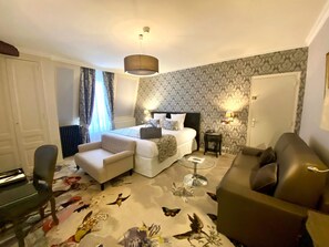 Family Room, 1 King Bed, Non Smoking (with Sofabed)