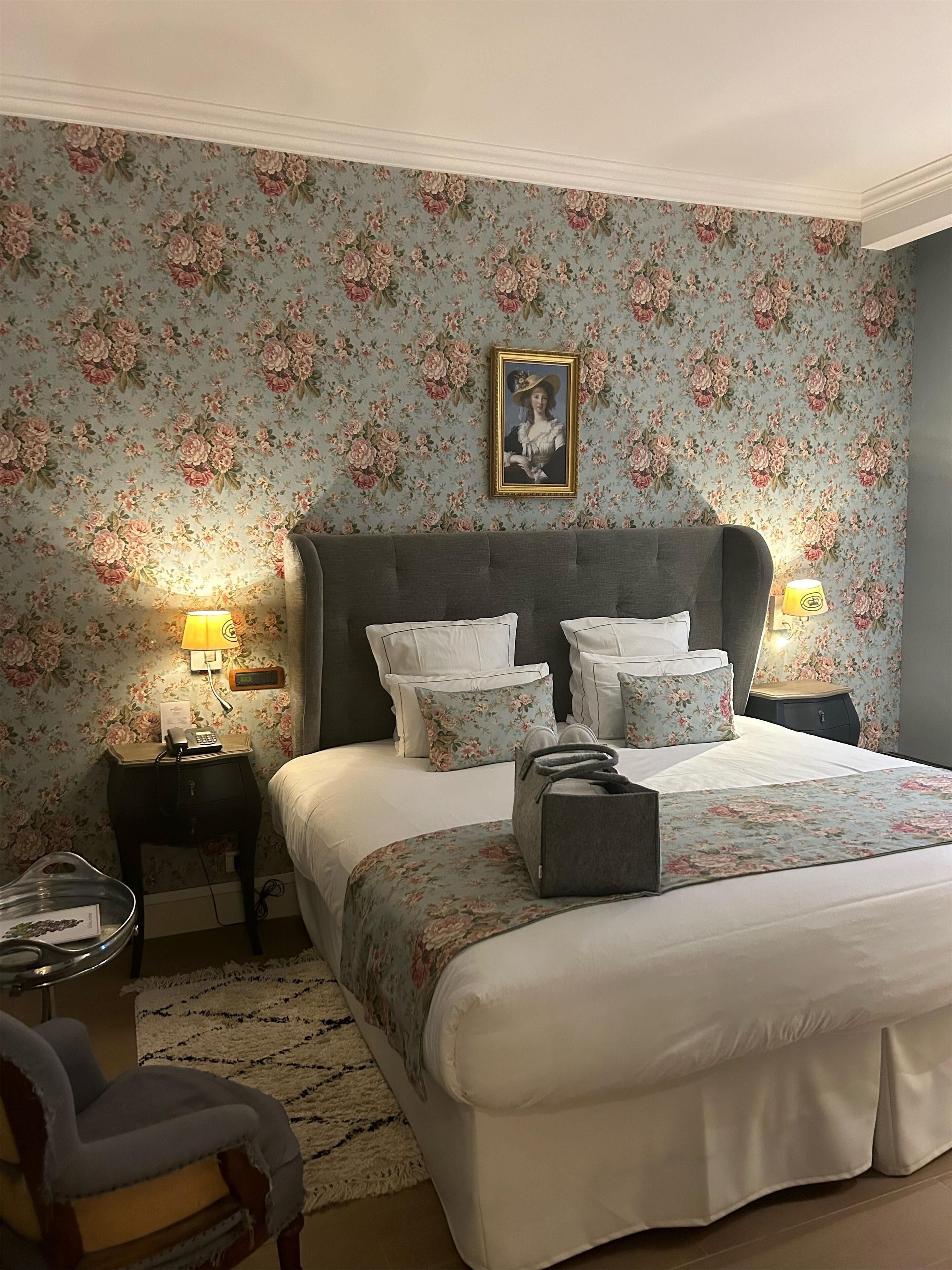 Rom – deluxe, 1 queensize-seng, ikke-røyk (Larger Room;Twin bed on request) | Sengetøy av topp kvalitet, minibar, safe på rommet og skrivebord