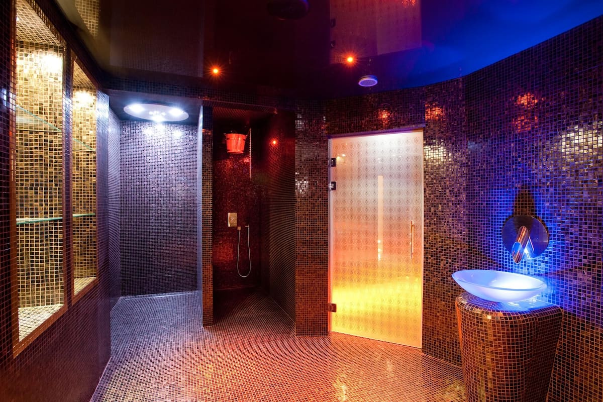 couples treatment room(s), body treatments, body wraps, body scrubs