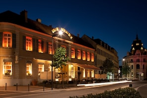 Façade de l’hébergement – soirée/nuit
