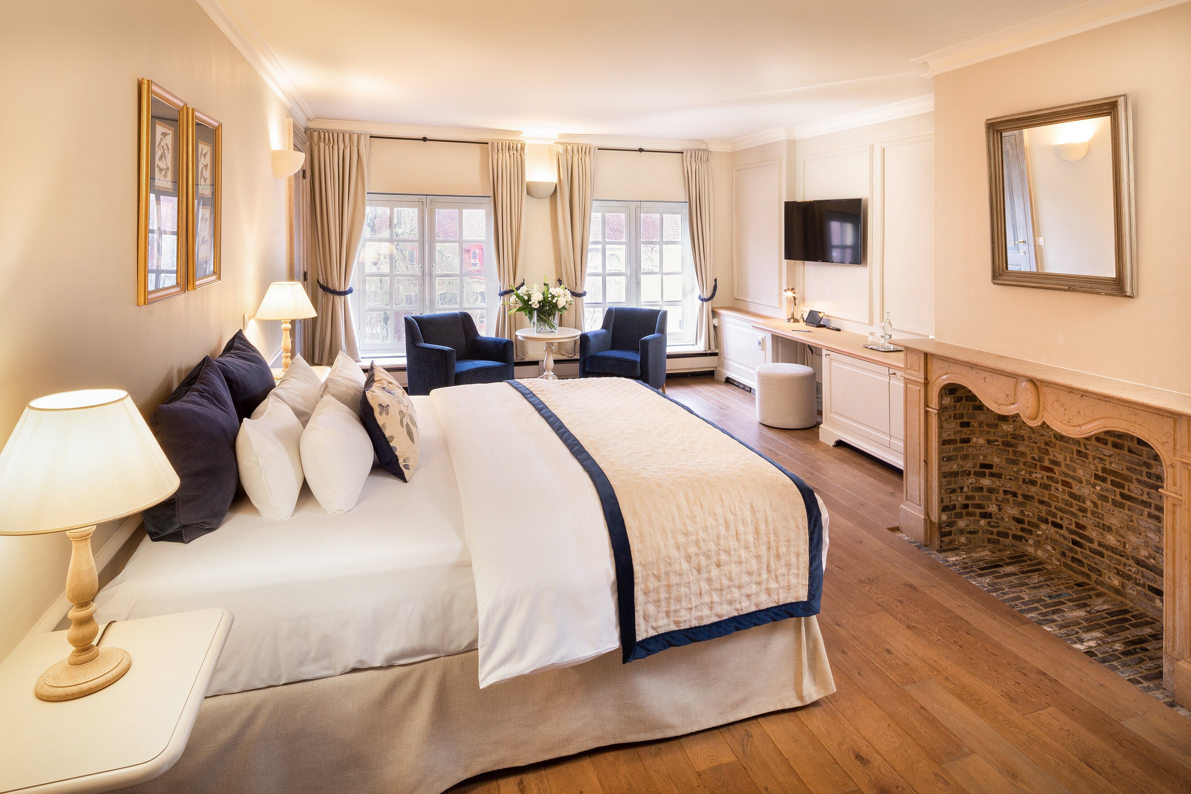 executive room, canal view (royal) | premium bedding, down duvets, minibar, in-room safe