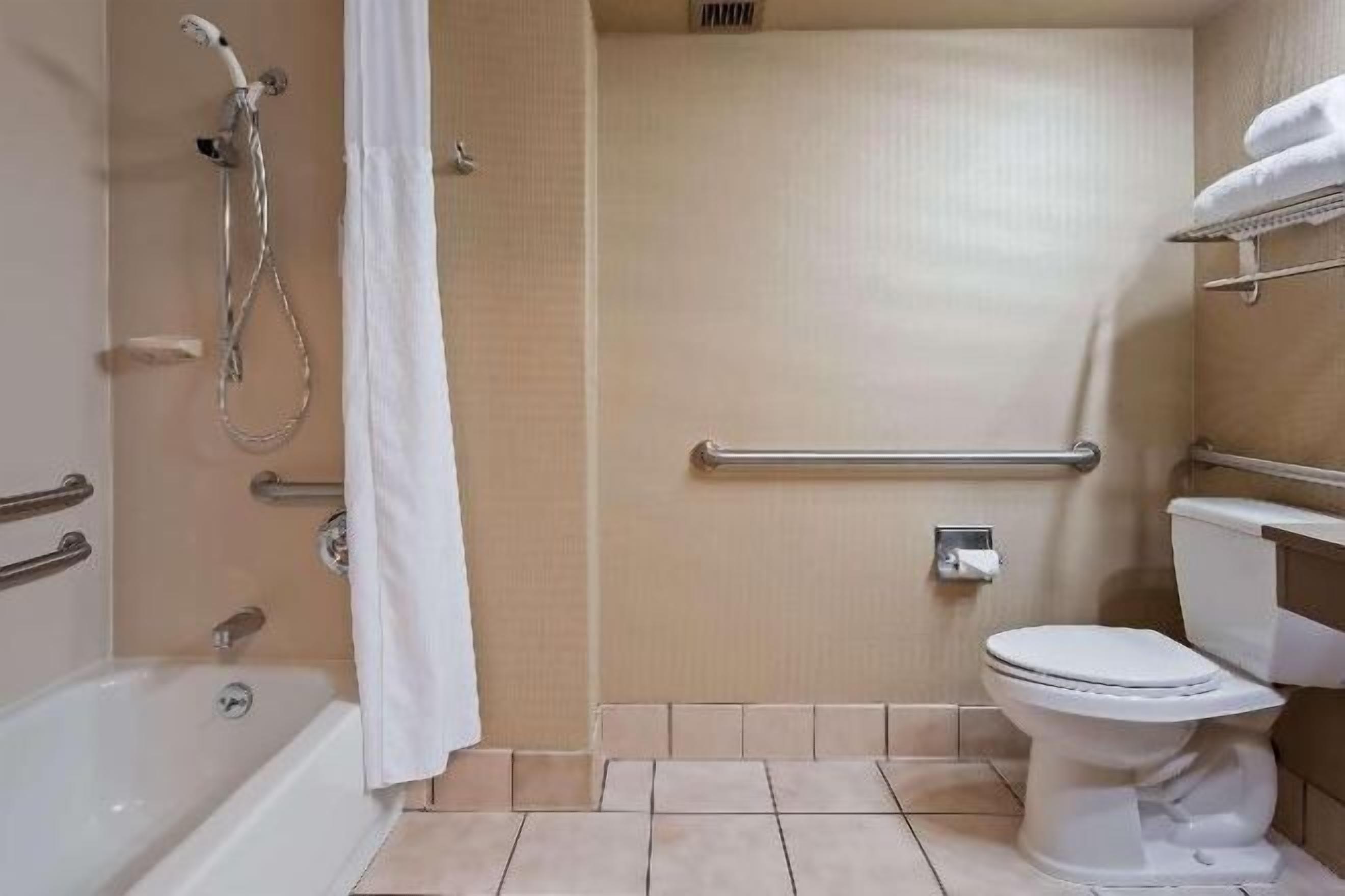 Baño | Tina con regadera, tina con aguas termales, secadora de cabello 