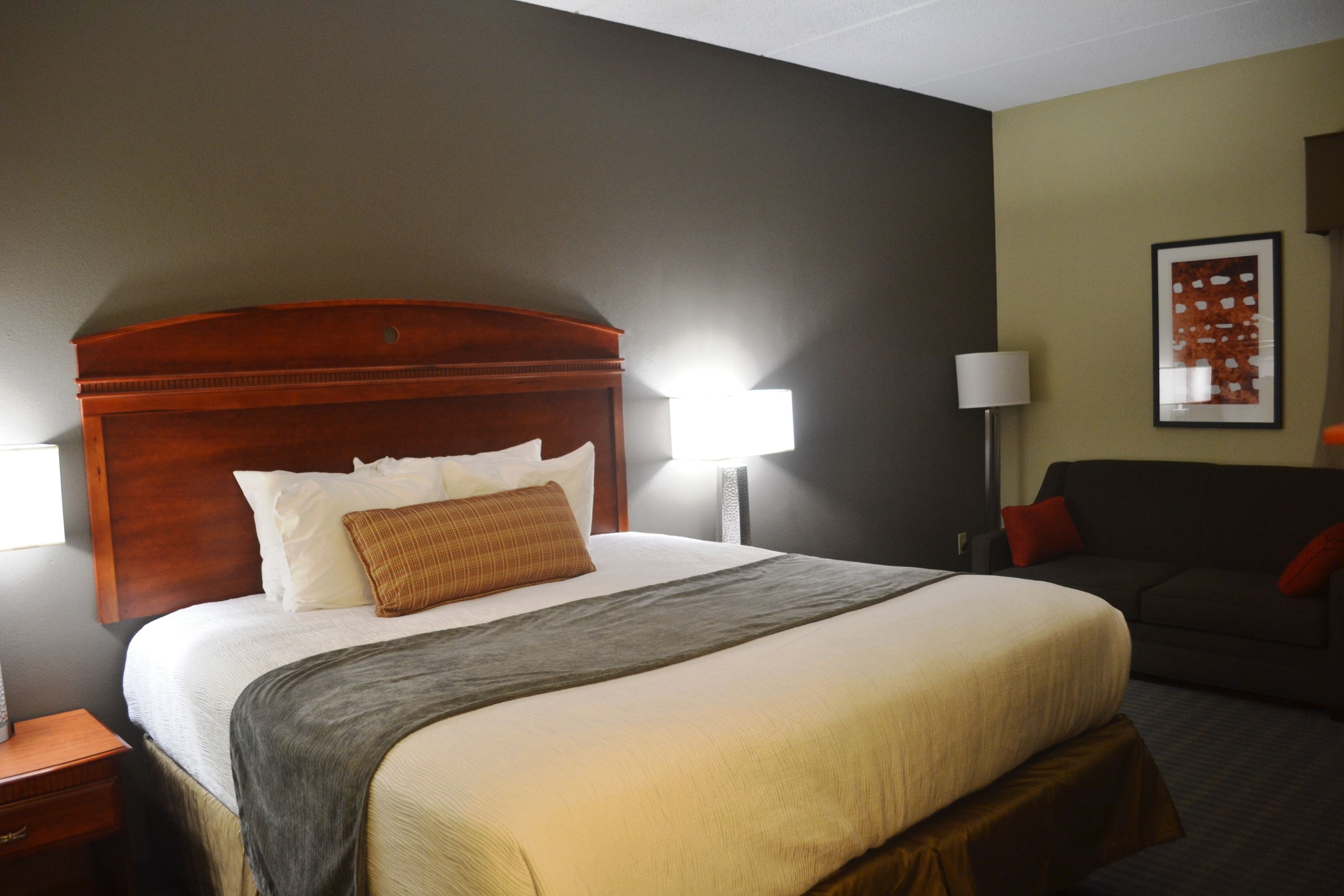 hypo-allergenic bedding, in-room safe, desk, laptop workspace