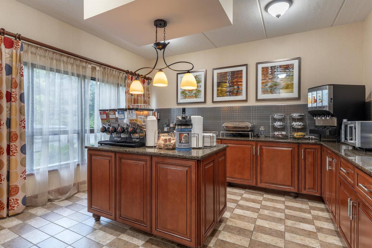 free daily continental breakfast