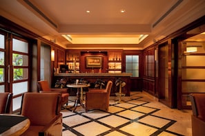 Lobby lounge