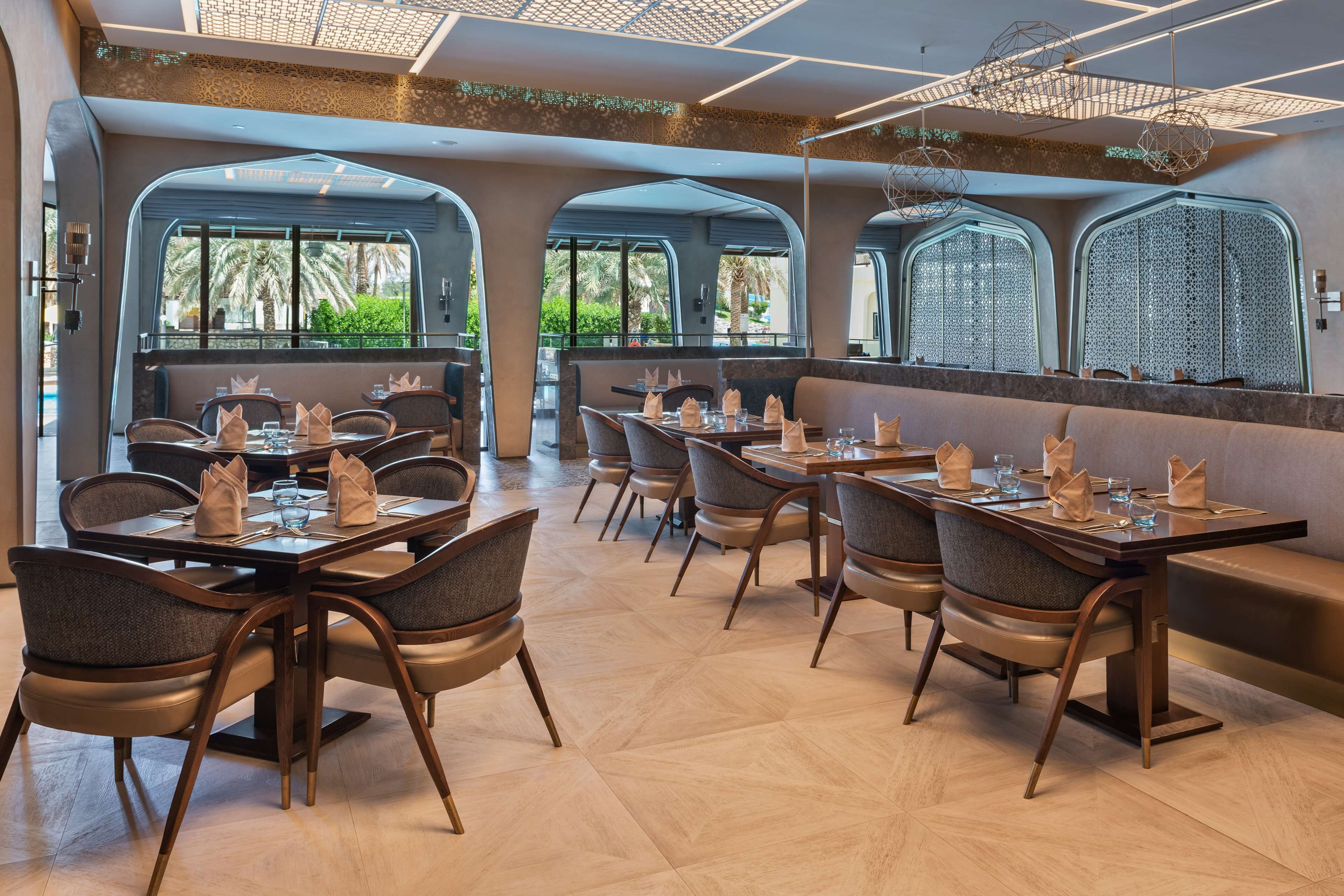 Petit déjeuner buffet (119 AED par personne)