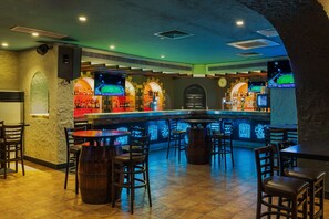 4 restaurants, breakfast, lunch served; local and international cuisine 