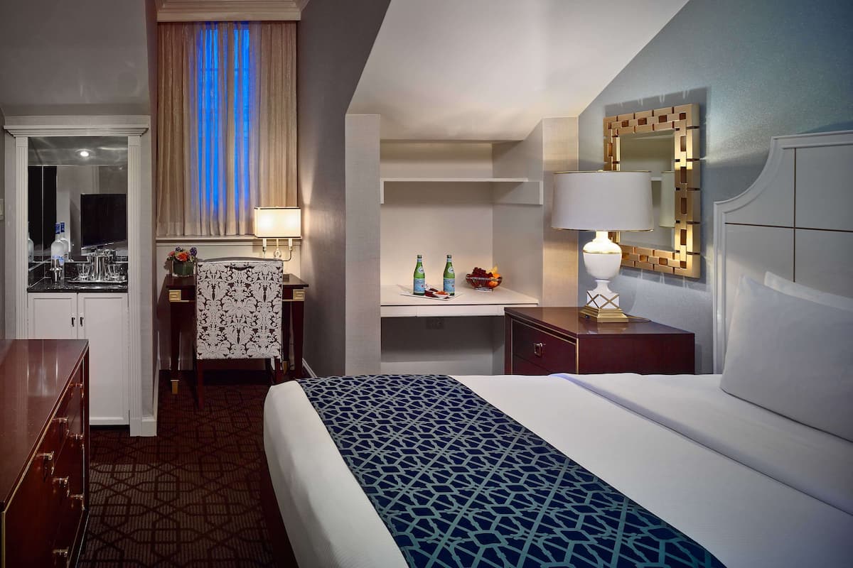 豪華客房, 1 張加大雙人床, 非吸煙房 | 低過敏寢具、舒適加層、客房內保險箱、獨特裝潢