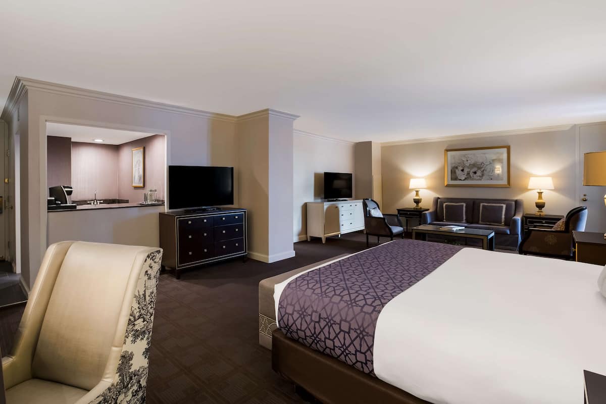 Hypo-allergenic bedding, pillowtop beds, in-room safe