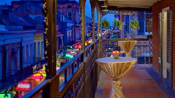 Hypo-allergenic bedding, pillowtop beds, in-room safe