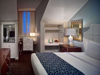 Hypo-allergenic bedding, pillowtop beds, in-room safe at The Royal Sonesta New Orleans