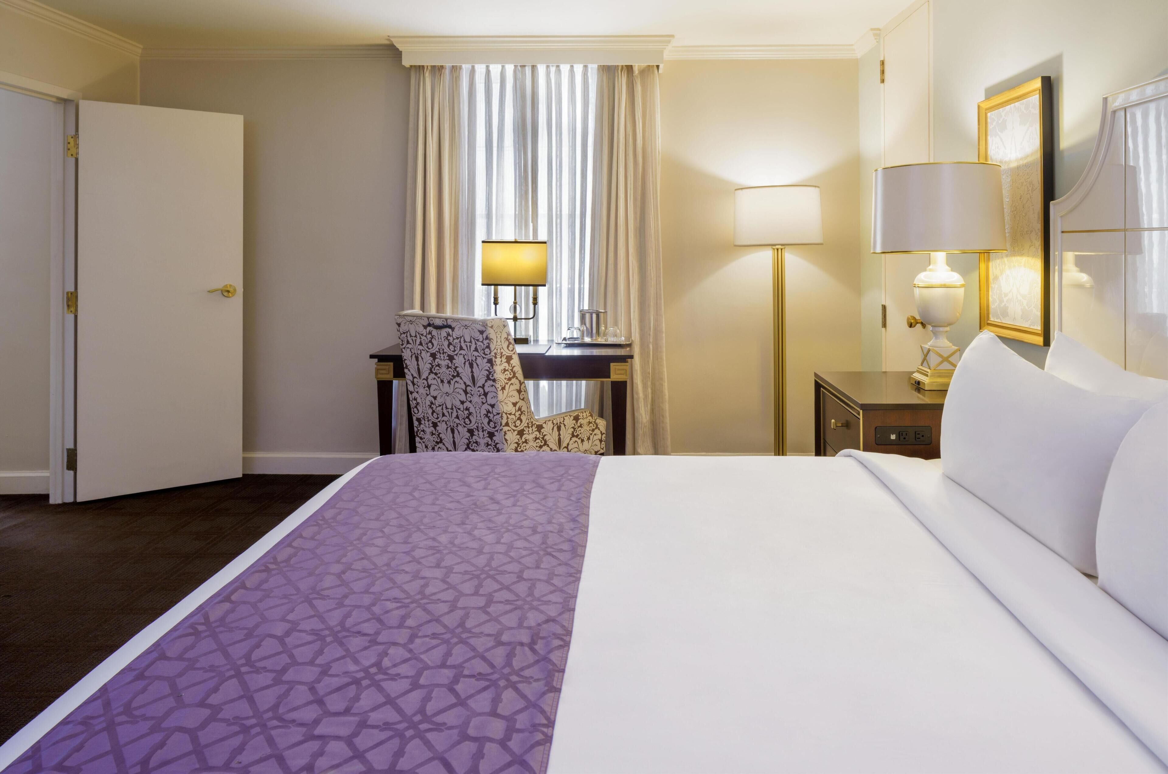 Junior suite, 1 kingsize bed | Hypoallergeen beddengoed, pillowtop-bedden, een kluis op de kamer