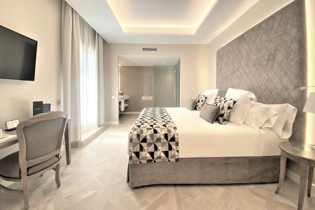 skyline suite | 1 bedroom, premium bedding, minibar, in-room safe