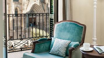 Premium bedding, minibar, in-room safe, desk