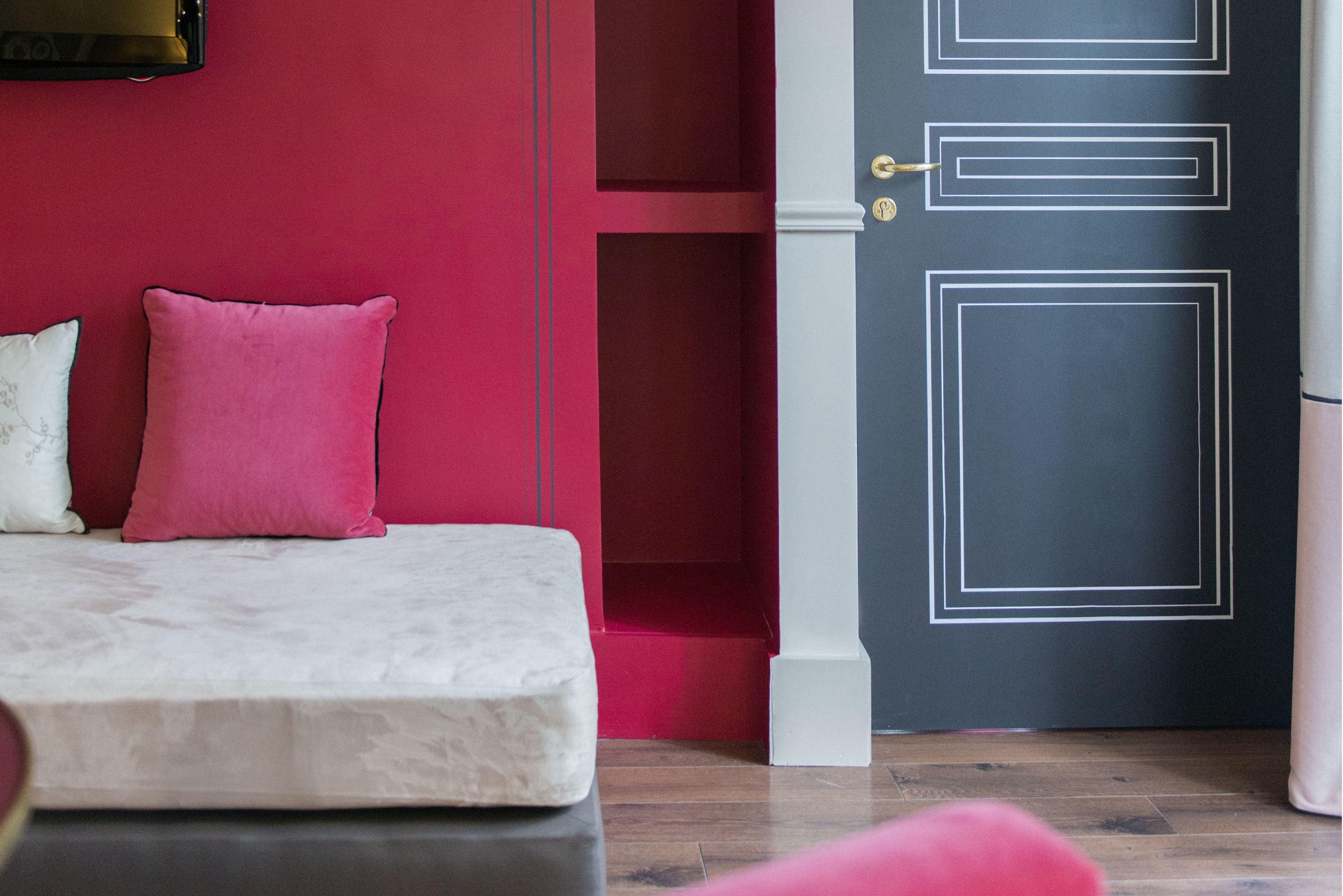 deluxe room opera view | premium bedding, minibar, in-room safe, desk