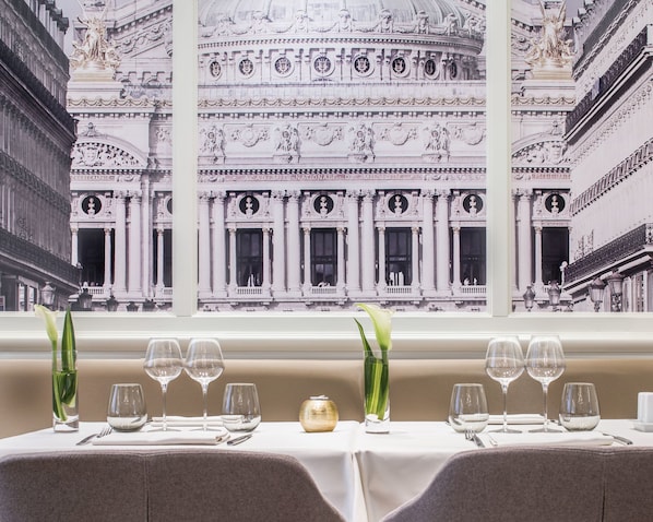 Breakfast, lunch, dinner served; French cuisine 