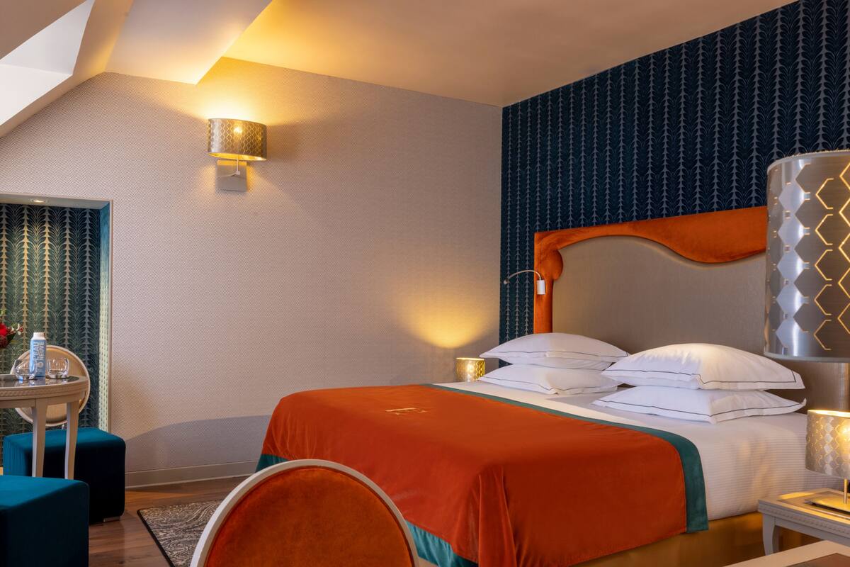 Deluxe Room | Premium bedding, minibar, in-room safe, desk
