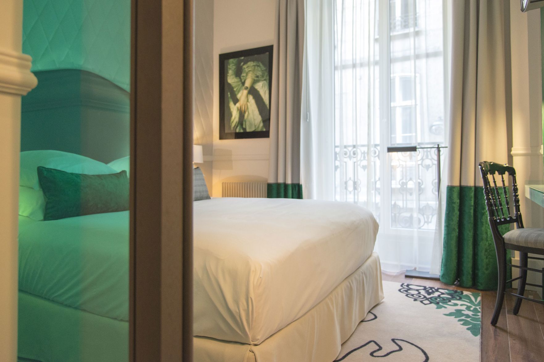 Ropa de cama de alta calidad, minibar, caja fuerte y escritorio