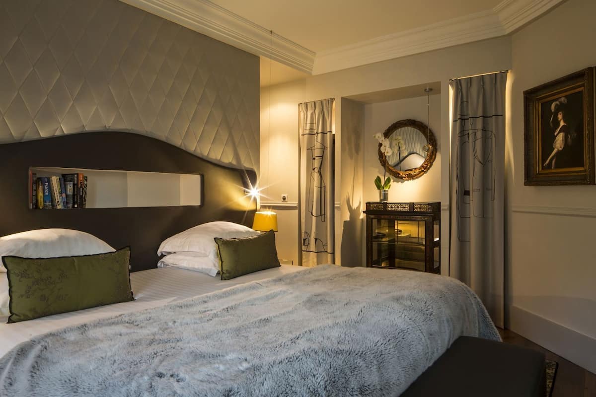Premium bedding, minibar, in-room safe, desk