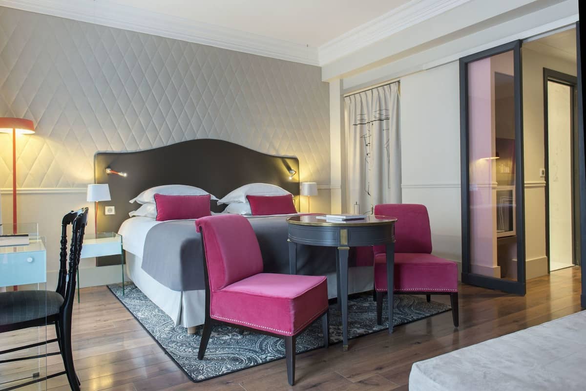 Premium bedding, minibar, in-room safe, desk
