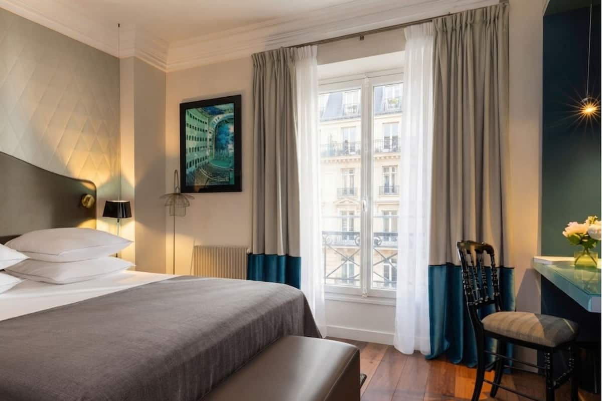 Premium bedding, minibar, in-room safe, desk