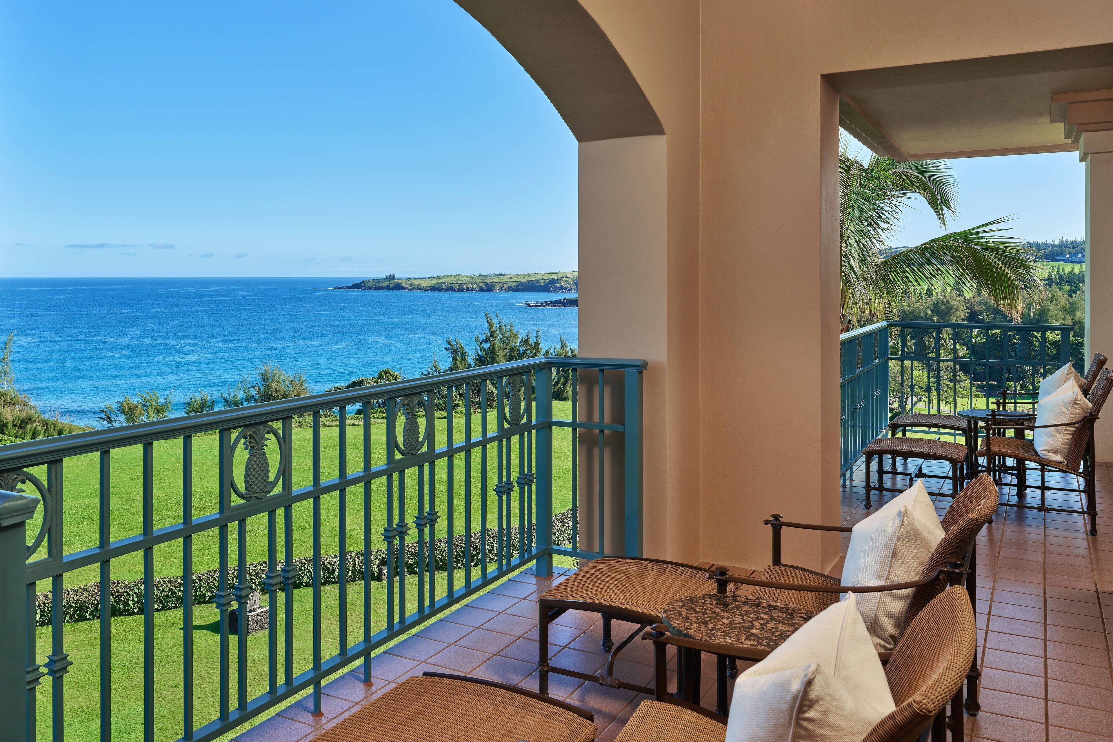 Ritz-Carlton Suite, Club lounge Access for 2, 1 King, Oceanfront | Biancheria in cotone egiziano, biancheria da letto di alta qualità
